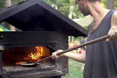 Pizza-Bedienung-Ofen-Szene.00_00_11_15.Standbild001-edited-1
